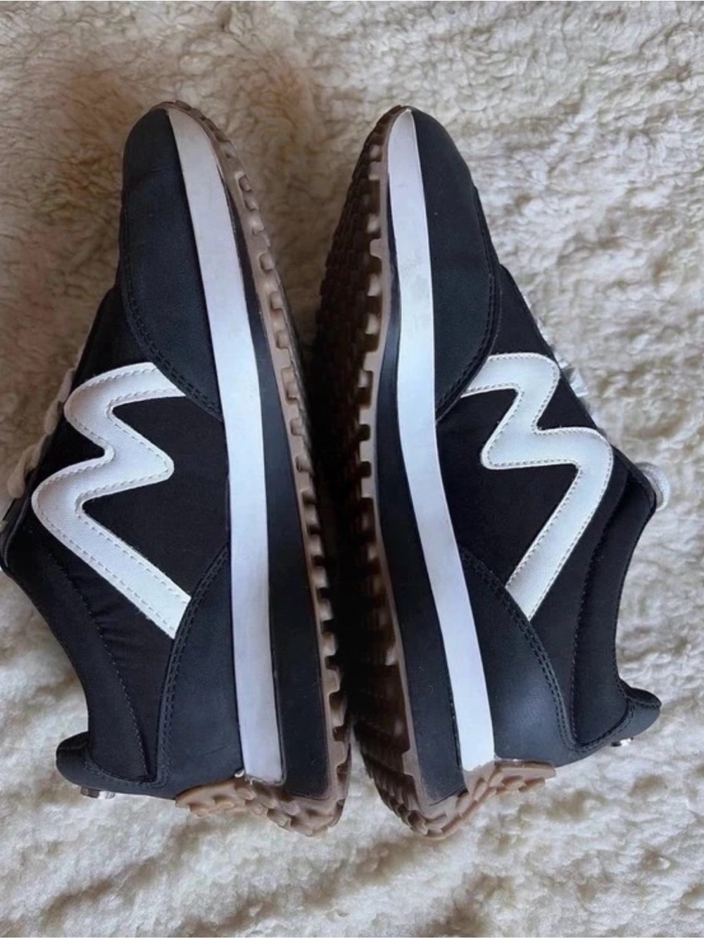 Steven Madden girls Black & White Athletic Sneakers 5.5 Youth size - Picture 3 of 9